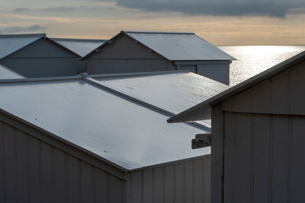 Commercial buildings with roofing systems exposed to coastal weather conditions affecting roofing lifespan in Florida