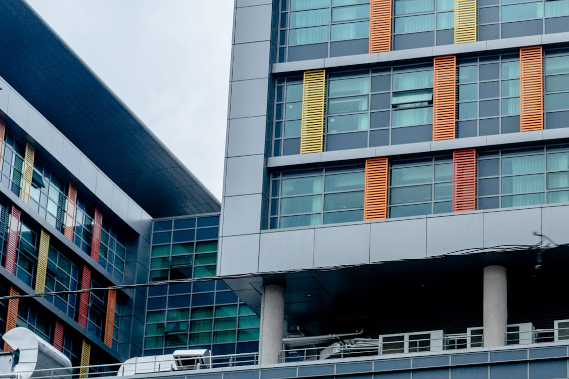 An image of a commercial building  