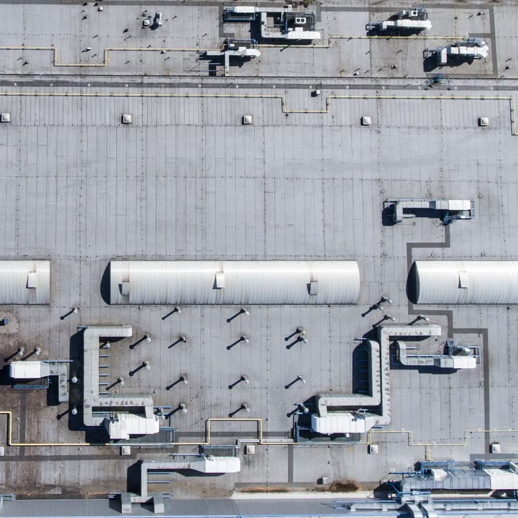 a large single-ply roof field